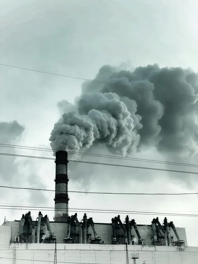 Sanayi bacalarından çıkan duman